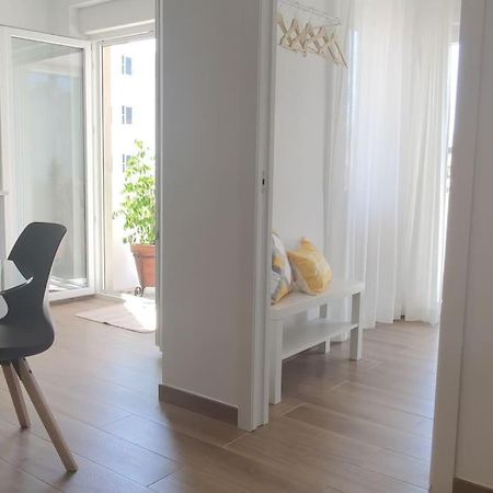 Lovely & Bright Renovated Apt. W/ Balcony In Lagos Exterior photo