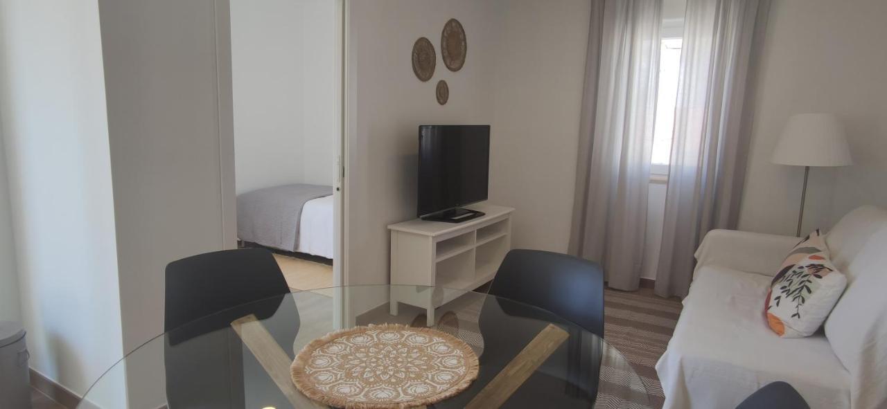 Lovely & Bright Renovated Apt. W/ Balcony In Lagos Exterior photo