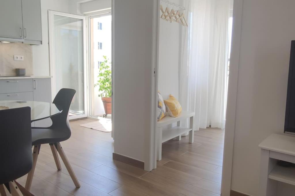 Lovely & Bright Renovated Apt. W/ Balcony In Lagos Exterior photo